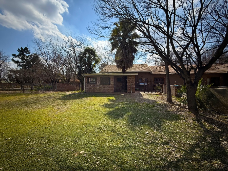 5 Bedroom Property for Sale in Van Der Hoff Park North West